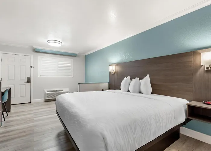 Red Lion Inn & Suites Lemoore
